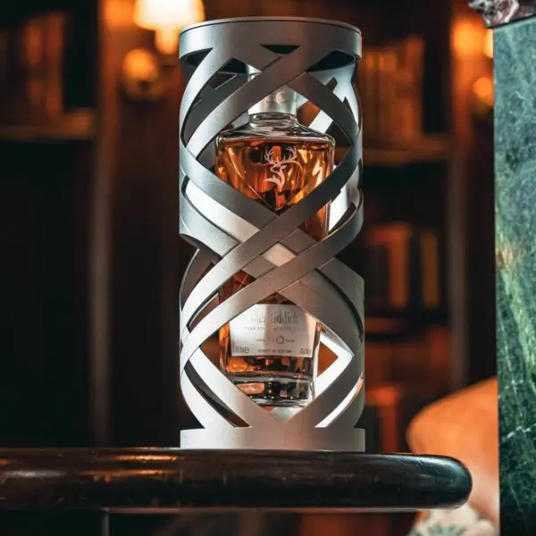 Glenfiddich 30 years old - Suspended Time Re-imagined Time Series - Image 4