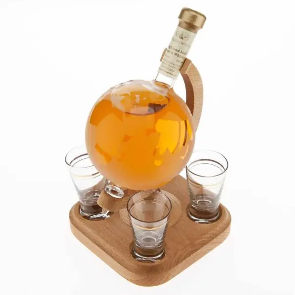 Stylish whisky globe and 4 glasses